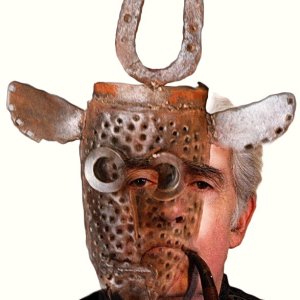 Ci metto la faccia . Ritratto dell'artista con maschera . assemblaggio di ferri riciclati - 2001