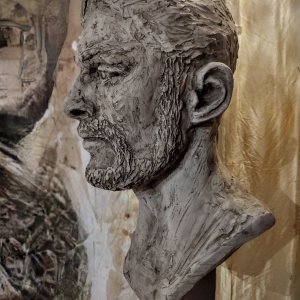 DuminDa  |  MAX, 85 x 20 x 23 cm, terracotta, base in plexiglas e metallo, 2019