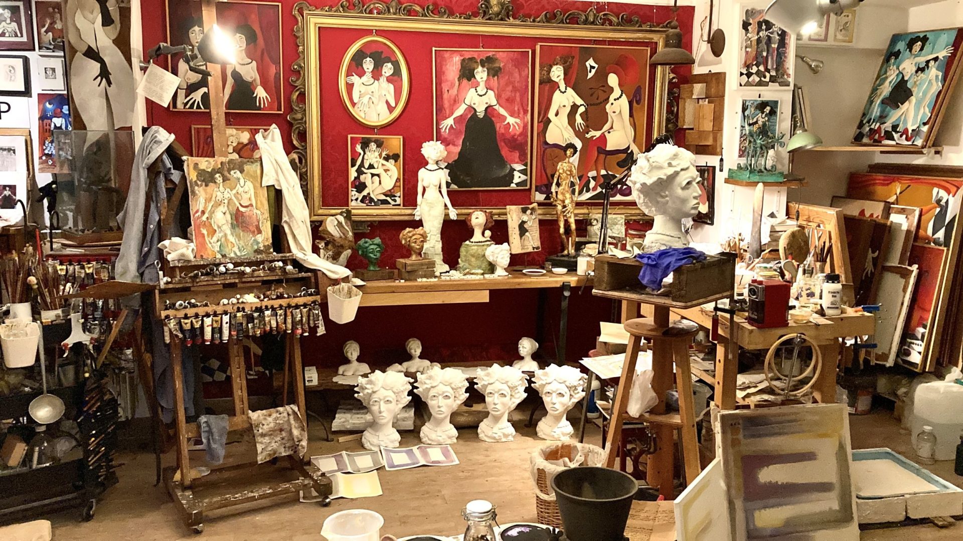 Studio arte viola durante la lavorazione delle Sette Kimeie