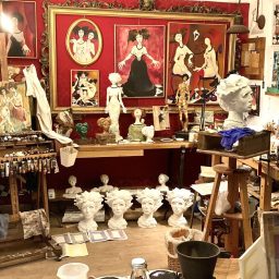 Studio arte viola durante la lavorazione delle Sette Kimeie