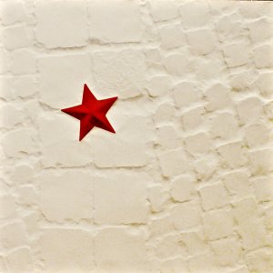 Stella rossa, 2011, calco su alluminio, acrilico bianco e rosso, resina, m 1,20 x 1,20, Roma, proprietà privata Jacorossi