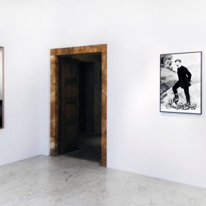 Didascalia in italiano VISIONAREA Art Space - Teotino 'L'Ultimo Dio'