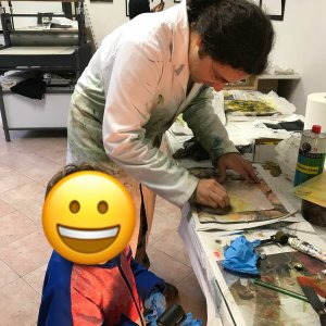 Andrea Pacini during an interactive printing workshop for children