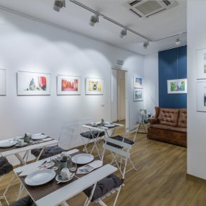 Exhibition spaces of the OTTO Gallery in the breakfast room of OTTO Rooms