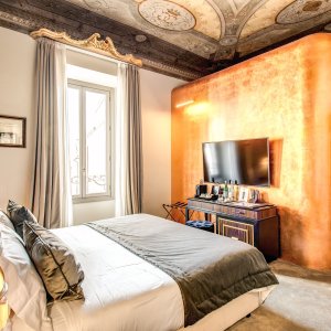 Our Premium Rooms are bright and spacious (35sqm) and overlook the rooftops of Rione Campo Marzio, one of Rome's most charming spots. The original frescoes on the ceilings and the warm and luxurious furnishings make it an exclusive and elegant environment, equipped with every comfort, ensuring each guest an unforgettable stay.